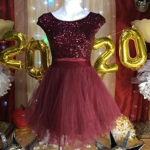 WINDSOR: BURGUNDY SEQUIN  VEIL DRESS SZ 7